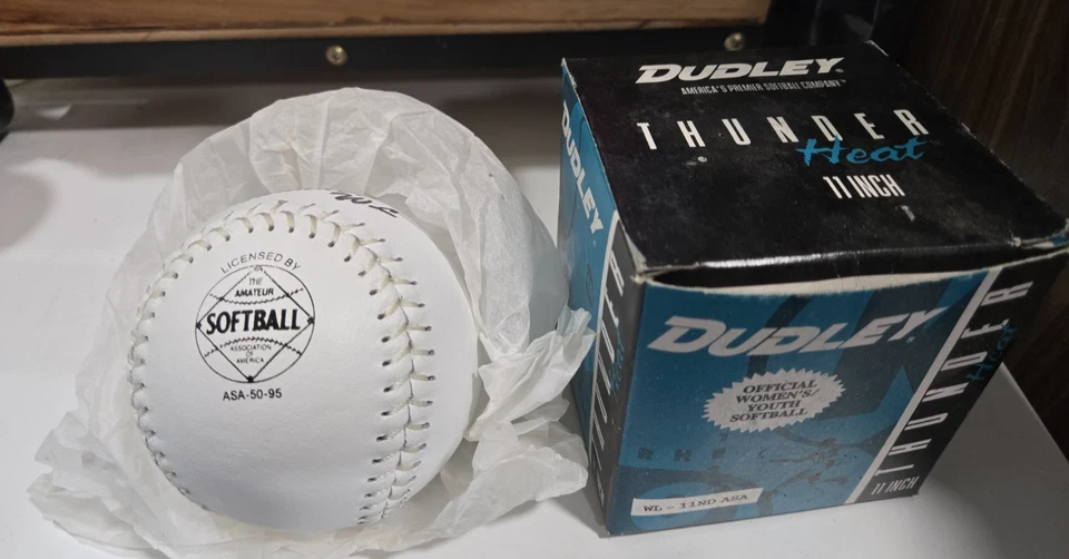 x36 Nuevo de Lote Antiguo Dudley WL-11N ASA 11" Thunder Heat Lanzamiento Rápido Bolas de Juego Oficiales Foto 3 de 3