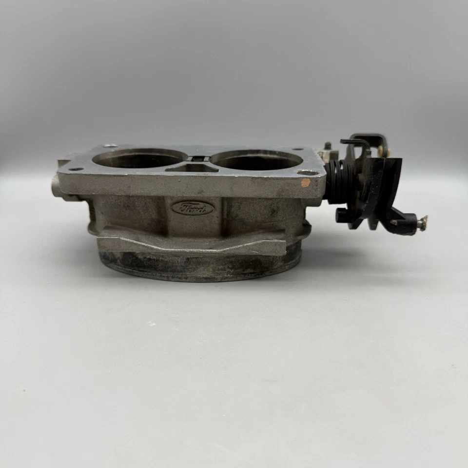 2003-2004 O.E. Carrocería del acelerador Ford Mustang SVT Cobra Foto 3 de 4