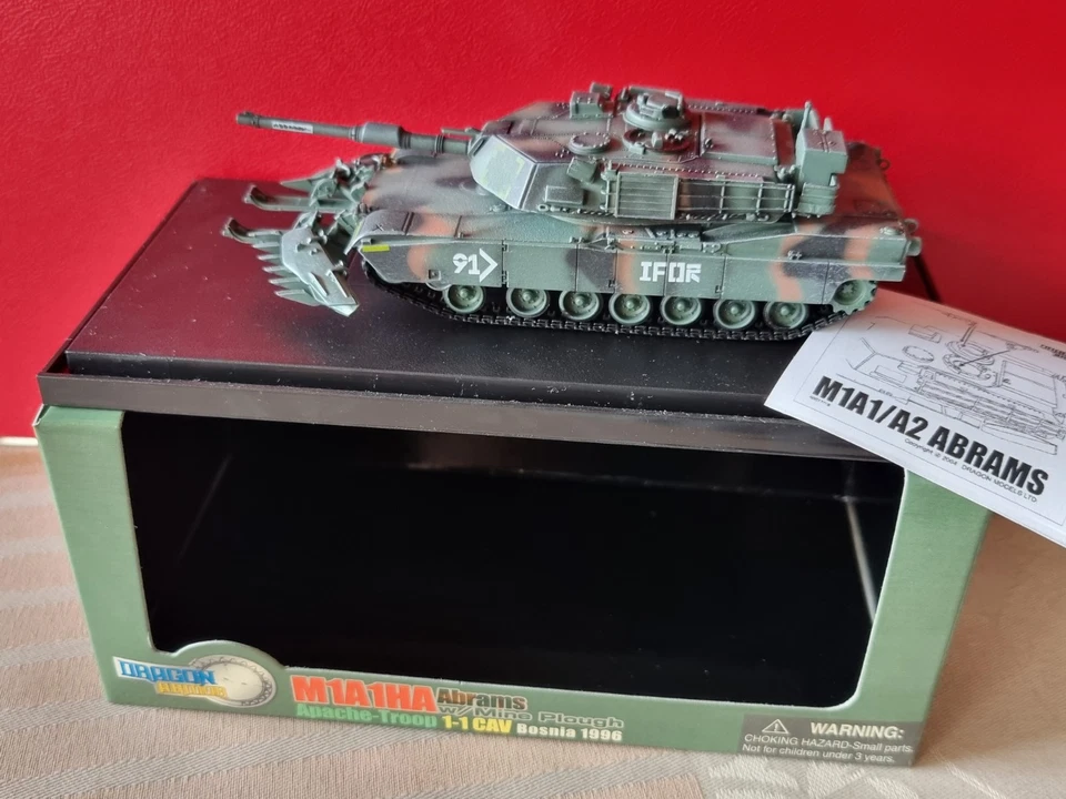 DRAGON ARMOR 60017 M1A1HA Abrams w / Mine Plough, Bosnia 1996 NEUF 1:72 MIB - Photo 1/1