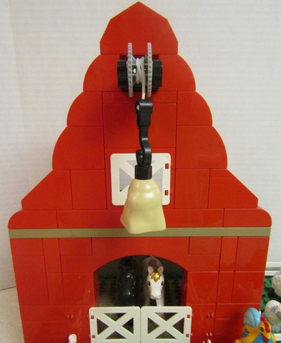 Lego DUPLO Farm Red Barn Horses Cows Sheep Pigs Chickens Rooster Fence Hay Bales - Picture 12 of 15
