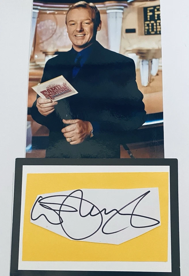 Les Dennis English Actor & Comedian, Original 10 x 8 Signature Piece - Image 1 of 1