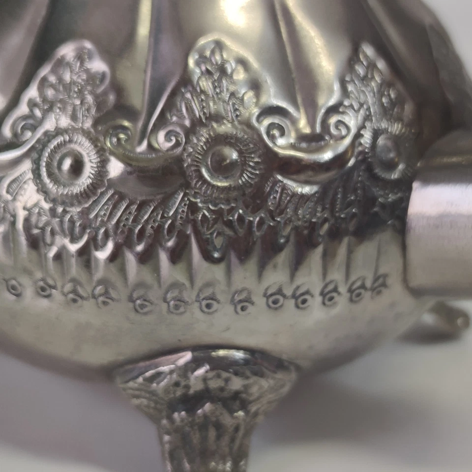  Teiera Marocchina/Araba Vintage di ottone color argento Decorata A Mano 1 Litro - Immagine 2 di 4