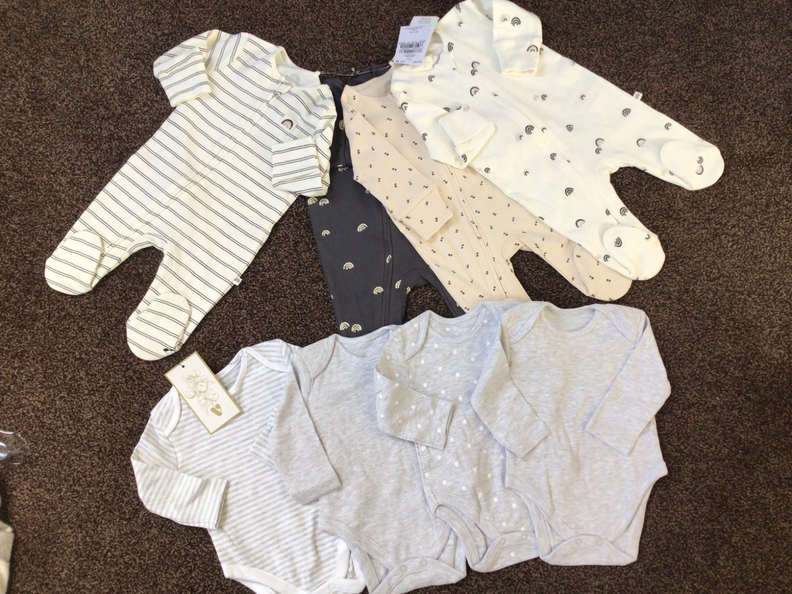 Bundle of newborn baby boys clothes baby grow outfit up to 7.8 lbs, 0-3 months
Opens in a new window