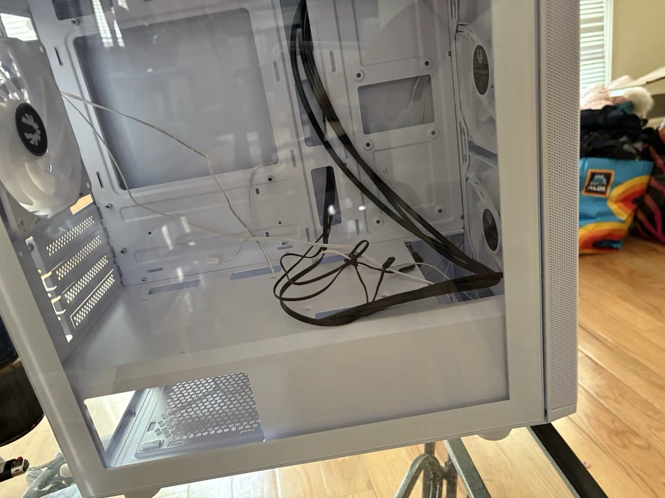 BitFenix Nova Mesh SE 4ARGB High Airflow PC Gaming Case Premium White - Image 4 of 4