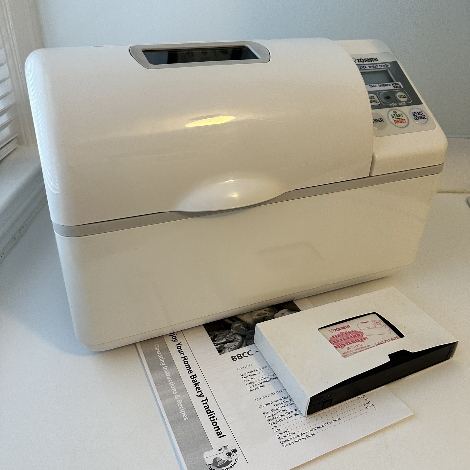 Zojirushi Home Bakery BBCCV20 Bread Maker Machine w. Manual / Very