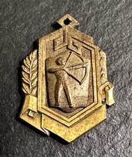 1955 BFA ARCHERY BOWMAN PENDANT AWARD B719