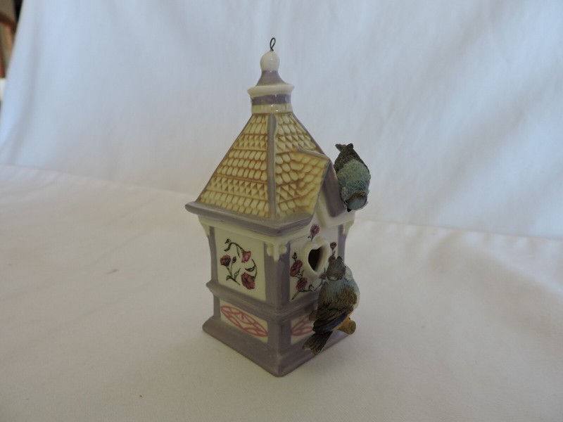 China Birdhouse Ornament Decoration with Blue Jays