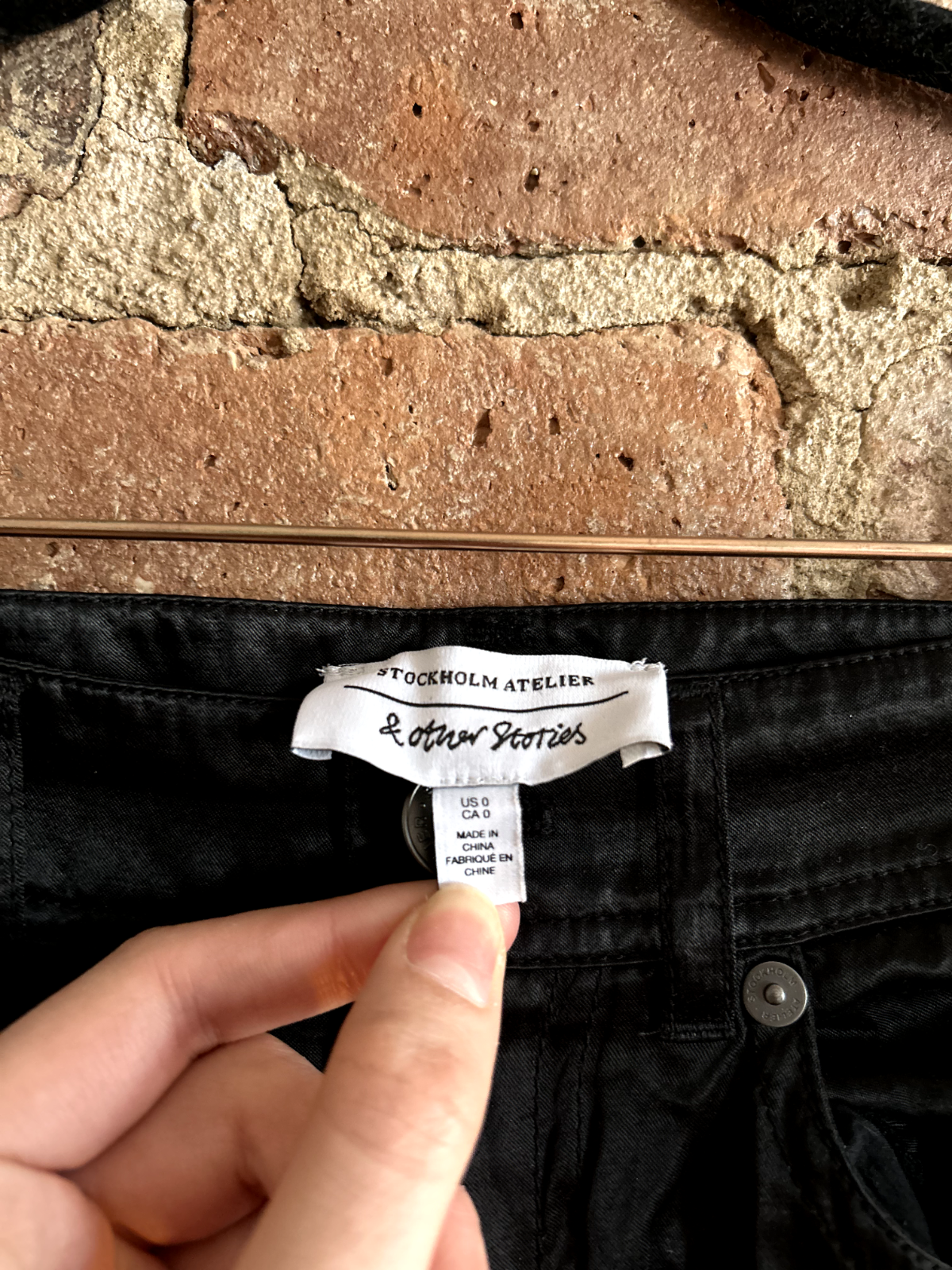 ALTRA & Other Stories Stockholm Atelier Pantaloni da donna in raso di seta nero taglia 0