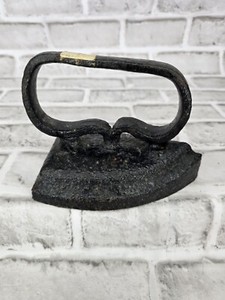 6" - Antique Sad/Pressing Iron - Cast Iron W/ Intact Handle - See All Photos