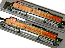 KATO 1767114 1767115  N  GE AC4400CW 2- BNSF LOCOS  5678 5656  176-7114 176-7115