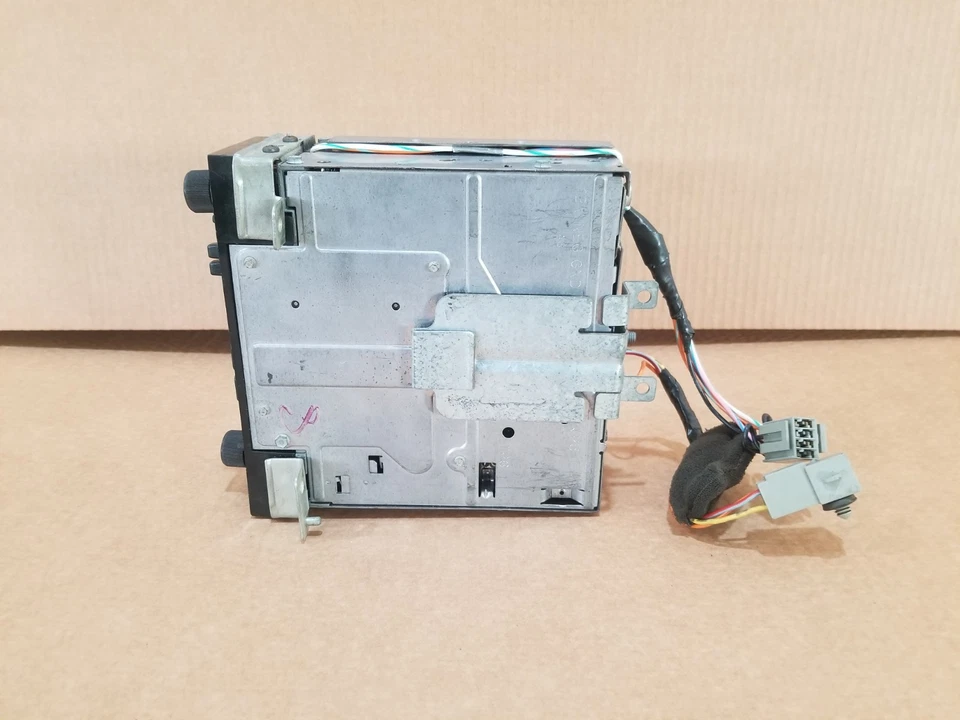 Camioneta Ford Bronco 80-84 OEM AM-FM radio PROBADA Foto 2 de 4