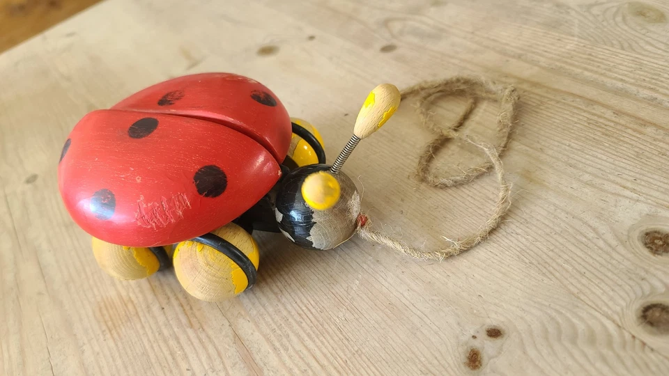 Vintage - Jouet - Coccinelle en bois à tirer - un incontournable ! - Photo 3/4