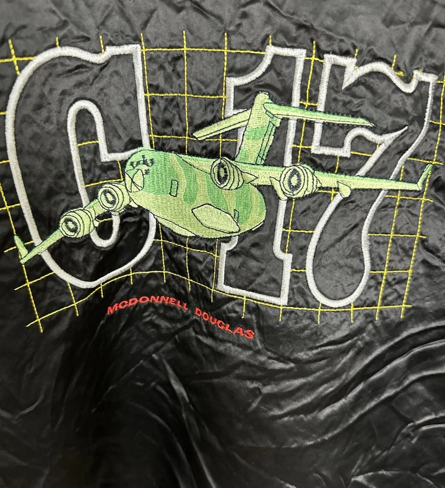 Chaqueta de bombardero vintage MCDONNELL DOUGLAS C-17 Transport para hombre negra satinada talla XL Foto 2 de 4