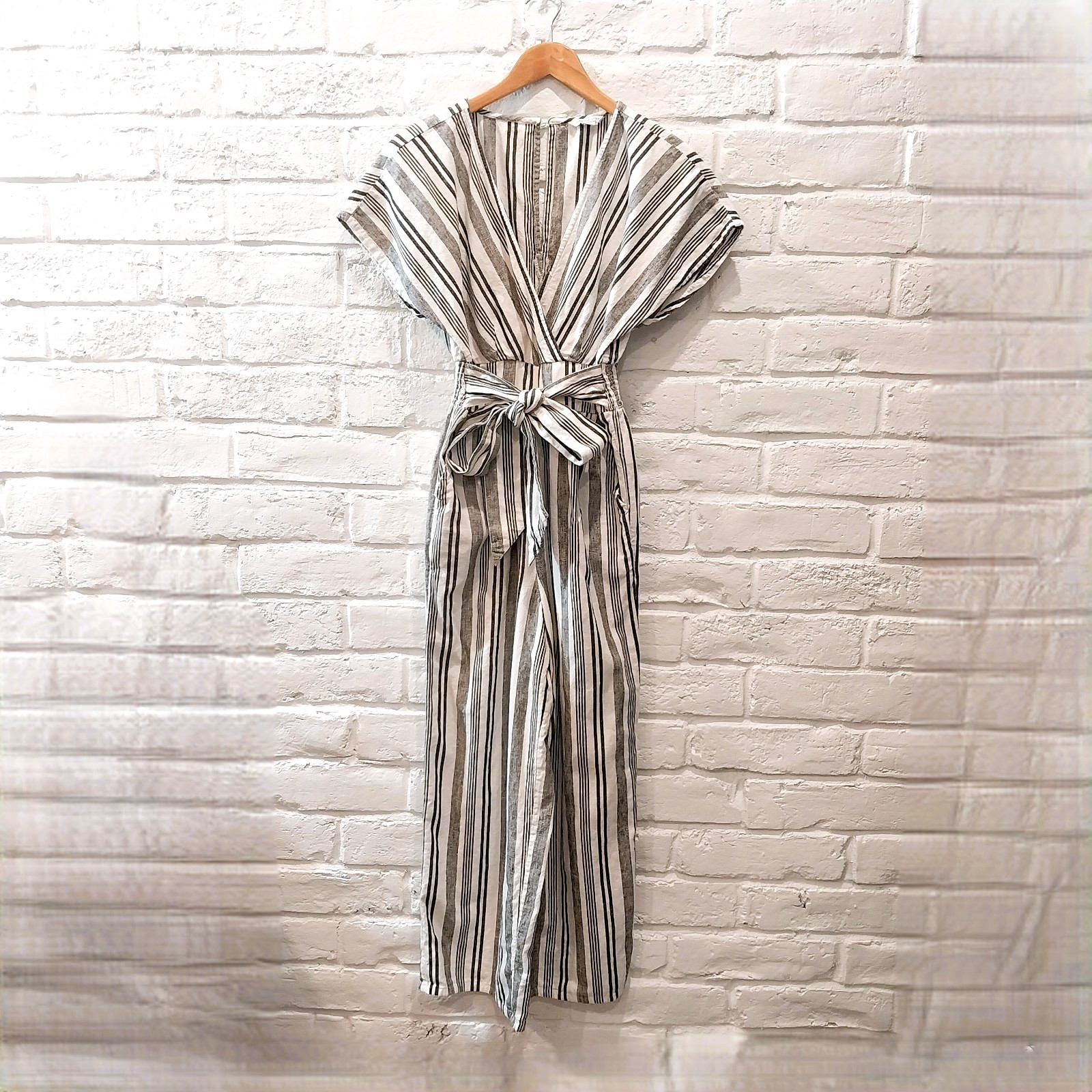 American Eagle Jumpsuit M White Black Striped Wide Leg Linen Blend Belted V Neck
