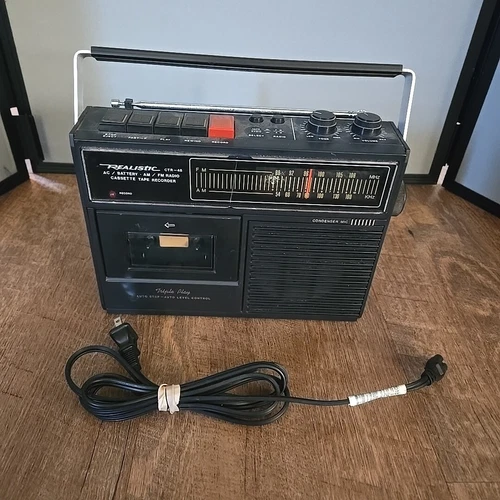 Vintage Realistic (CTR-46) AM / FM Radio Cassette Tape Recorder Tested