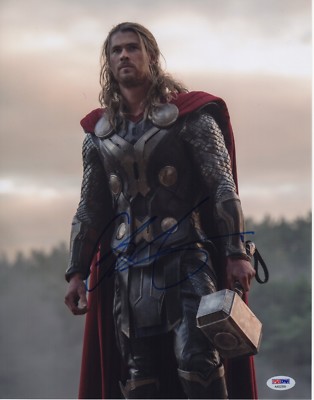 CHRIS HEMSWORTH SIGNED AVENGERS INFINITY WAR PHOTO 11X14 THOR