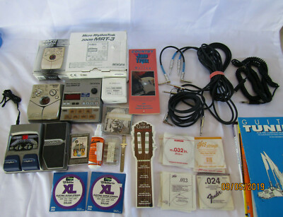 Zoom Micro RhythmTrak MRT-3, DigiTech RP80, Zoom 505II, 505ii and book, magasine