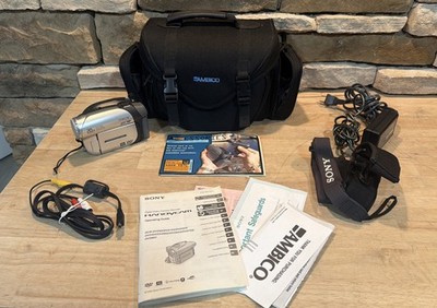 Sony Handycam DCR-DVD92 Camcorder 20x Optical 800x Digital Zoom/ Bundle