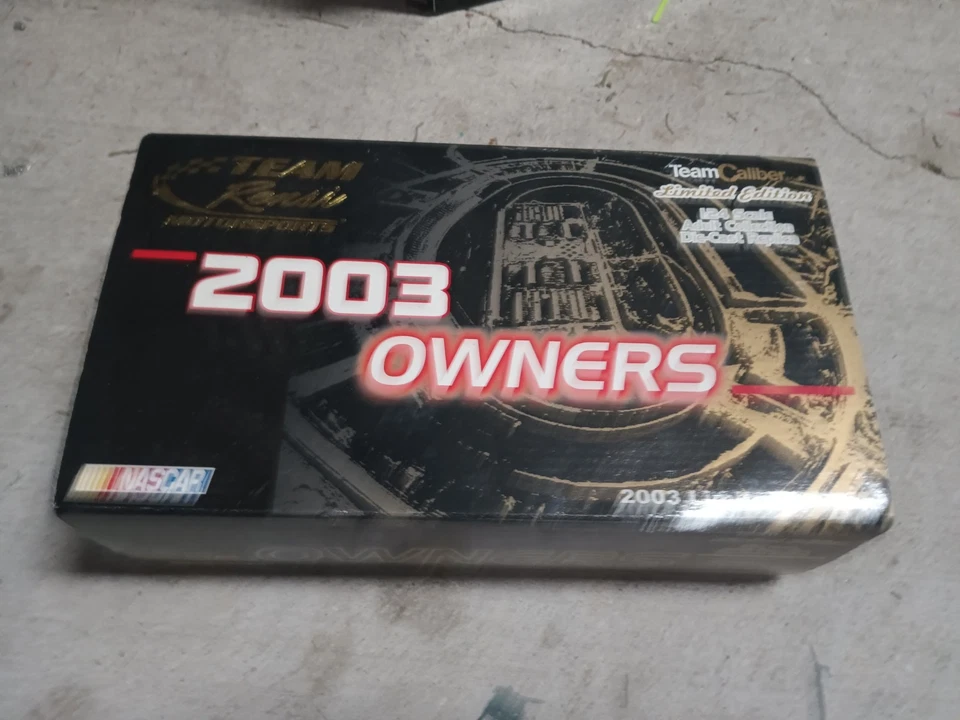 Auto fundido a presión 1:24 2003 Team Caliber Owners Bobby Hamilton Jr #25 Marines de Estados Unidos nuevo en caja Foto 2 de 2