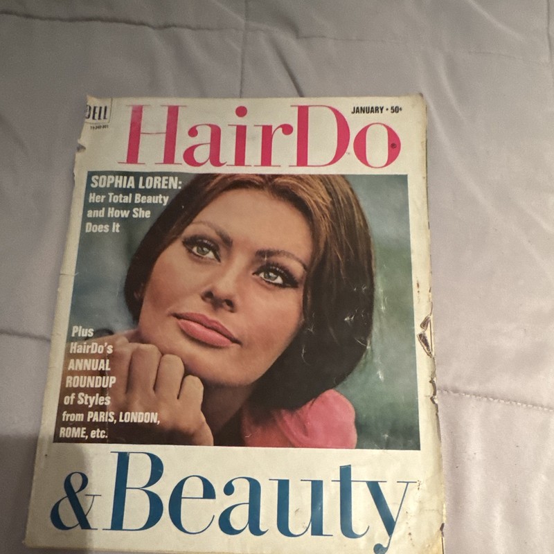 HairDo & Beauty Magazine Jan 1968 Illustrated Fashion Sophia Loren