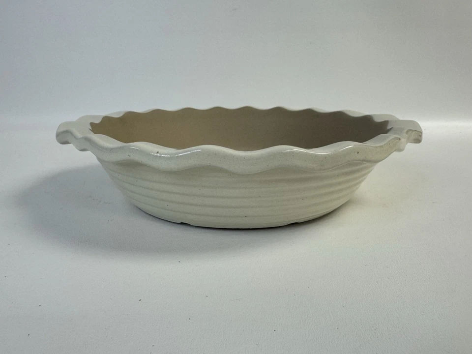 Pampered Chef  Family Heritage Stoneware DEEP DISH PIE PLATE Vanilla Glaze - Image 2 of 4