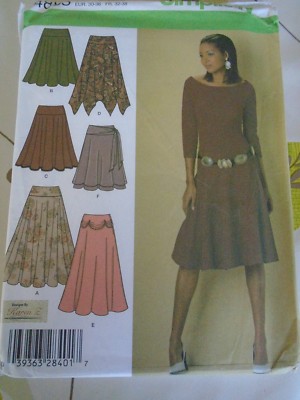 4883 MUSTER ''SIMPLICITY 6 VERSIONEN ROCK/EIMER/ASYMETRISCH/FALTEN GR. 3 AU38 