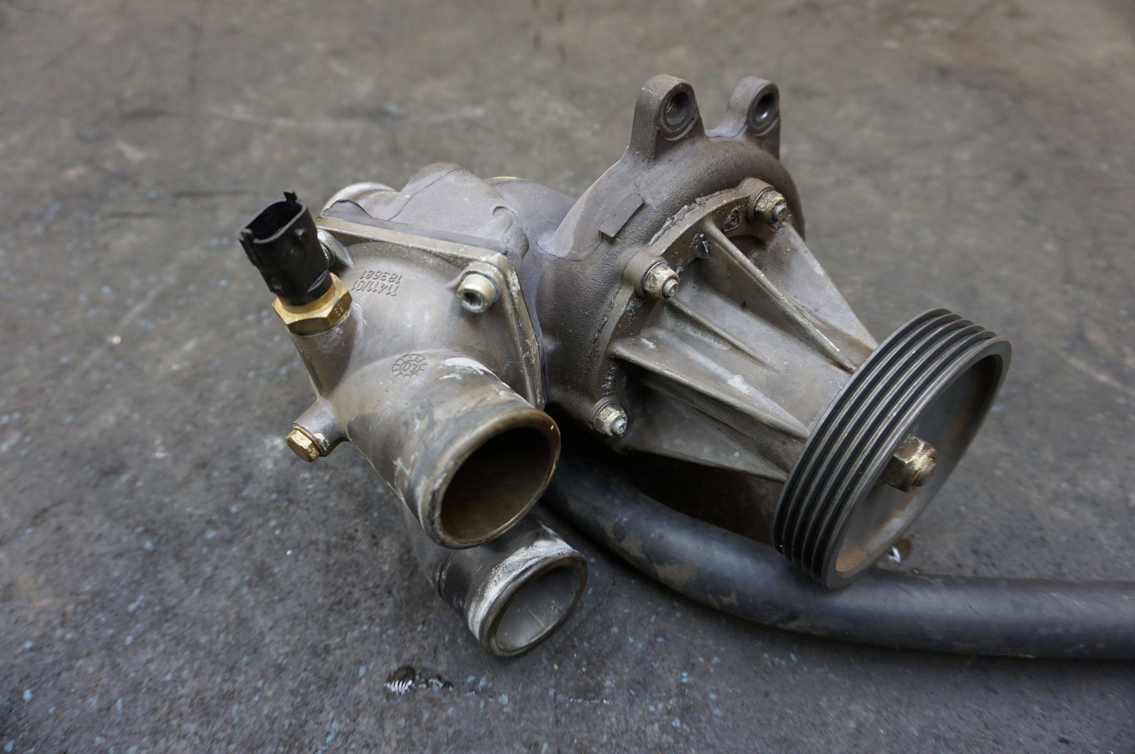 Water Coolant Pump Thermostat Assembly USA 227569 184002 Ferrari 612 Scaglietti