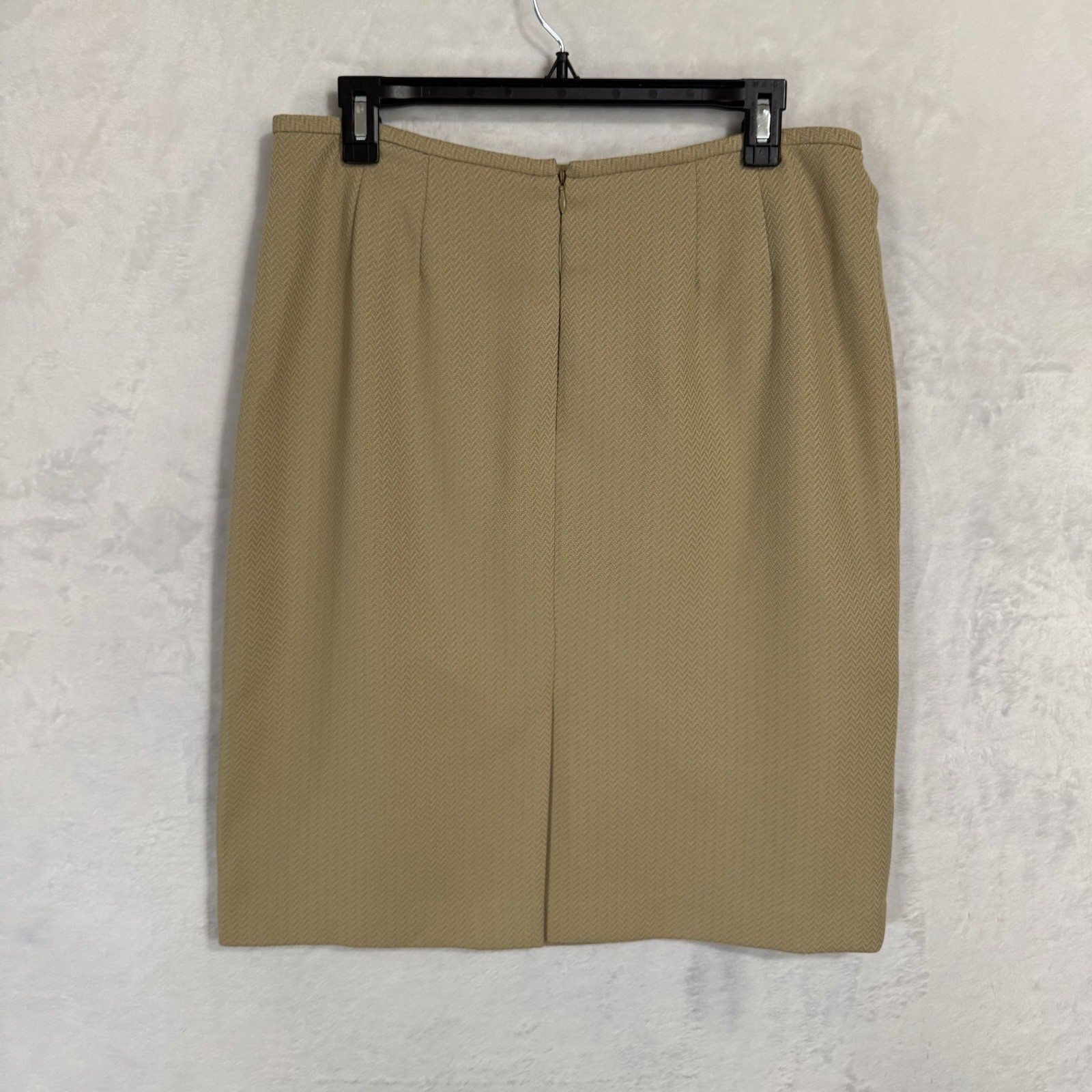 Le Suit 2 Pc Blazer Skirt Suit Set Size 12 P Khaki Tan Peak Lapel Tailored Retro