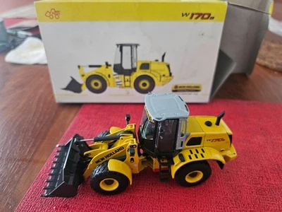 NZG 819. CHARGEUR ROUES NEW HOLLAND W170B - Photo 1/2