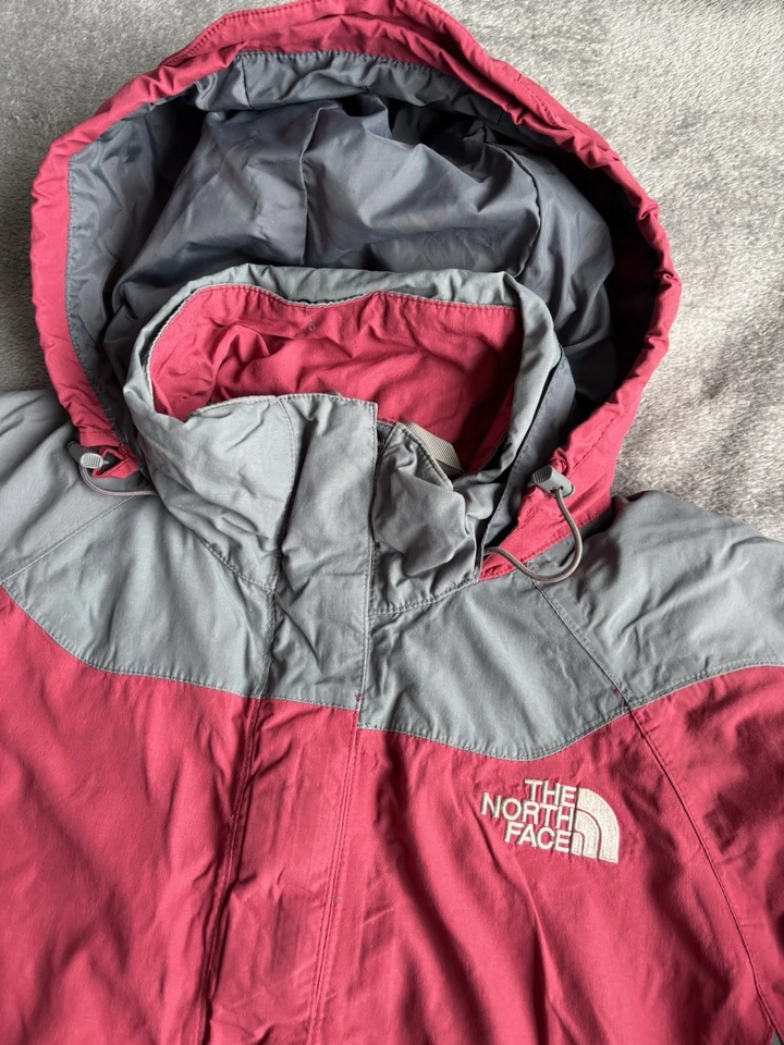 Women’s The North Face HyVent Jacket Size Medium Maroon/Grey Colour Block - Image 2 of 4