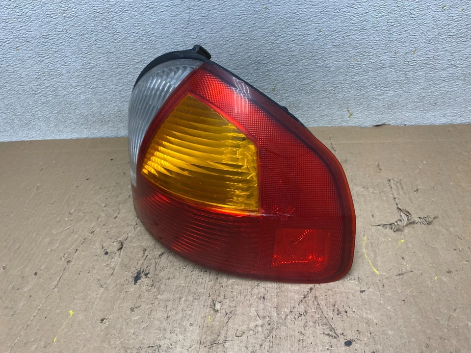 Luz trasera lateral derecha Hyundai Santa Fe 2001 2002 2003 2004 pasajero S1086 DW Foto 2 de 4