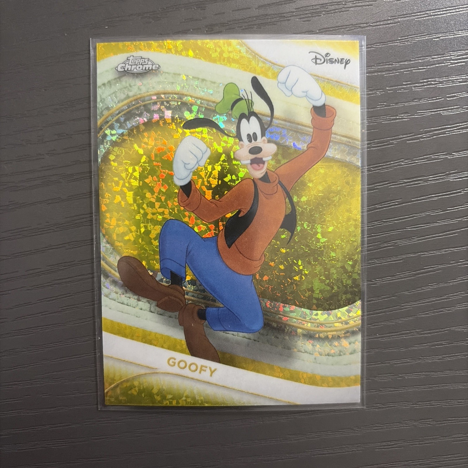 Goofy 2025 Topps Chrome Disney #32 Yellow Mini Diamonds Refractor