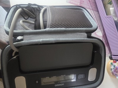 Omron Complete Wireless Upper Arm BP Monitor + EKG (BP7900) w/ Carrying Case