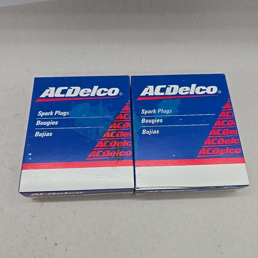 8 Pack of Spark Plugs Kit Specialty Marine Spark Plugs ACDelco MR43LTS 19355201