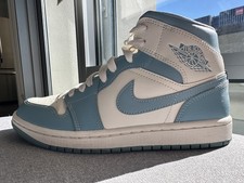 Air Jordan Wmns Air Jordan 1 Mid 'University Blue' BQ6472-141