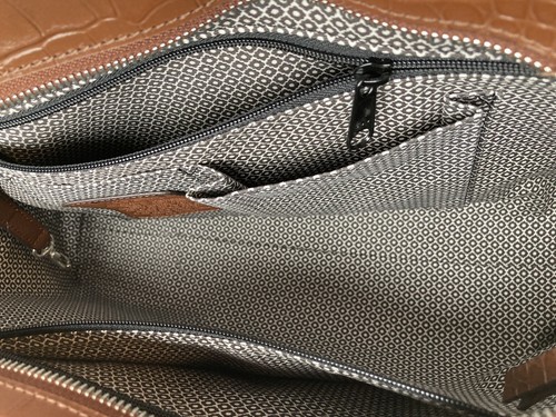 Neu mit Etikett Brighton Interlok Kelley Tragetasche mit Reißverschluss Bourbonbraun Krokoleder unverbindliche Preisempfehlung des Herstellers 460 $ - Bild 4 von 4