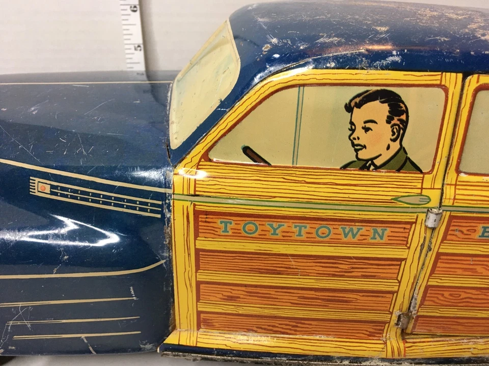 Wyandotte Blue Toytown Estate Car Woody Wagon Acero Prensado De Colección Necesita TLC Foto 3 de 4