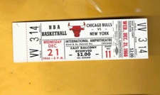 1966 12/21 basketball ticket Chicago Bulls New York Knicks Willis Reed 28pt 13rb