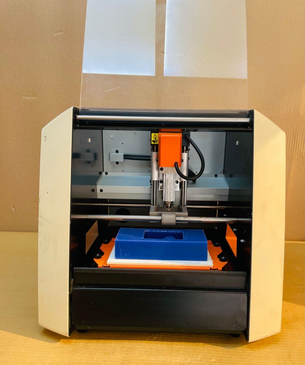 Roland Monofab SRM-20 Desktop Milling Machine 24V DC 2.5A Roland Monofab SRM-20 Desktop Milling Machine 24V DC 2.5A