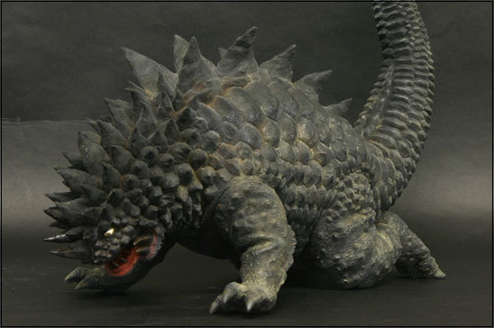 ウルトラマン  大怪獣シリーズ　マグラ Amazon.co.jp: ウルトラ大怪獣シリーズ5000 マグラー 輸送箱付き