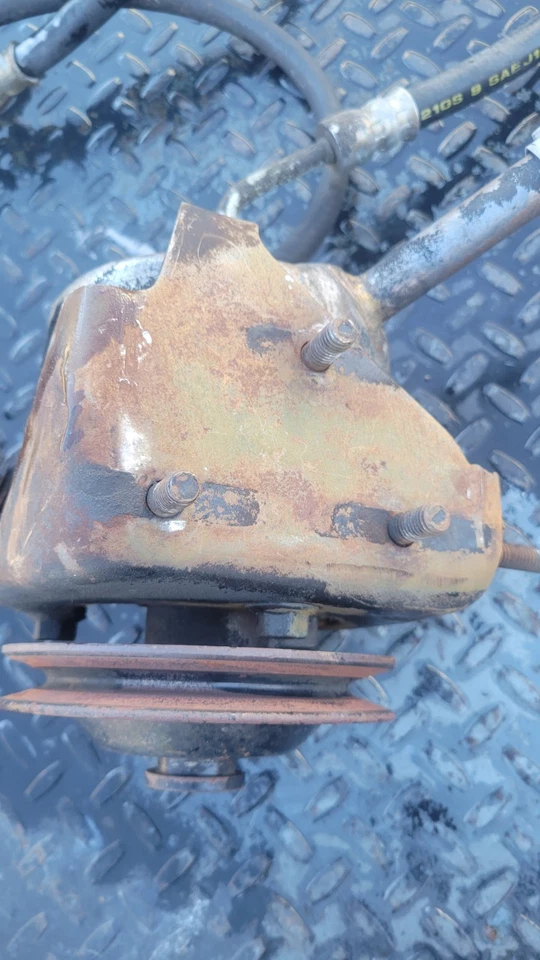 Bomba de dirección asistida Lincoln Continental Mark III con mangueras 460 V8 Foto 3 de 4