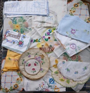 Job Lot Of Vintage Linen Embroidered Tablecloths Placemats Runners Pillowcase
