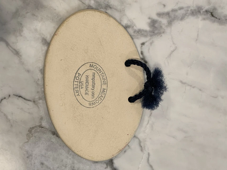 Letrero colgante de pared de cerámica hecho a mano Mountaine Meadows ovalado una tarea de maestros Foto 3 de 4