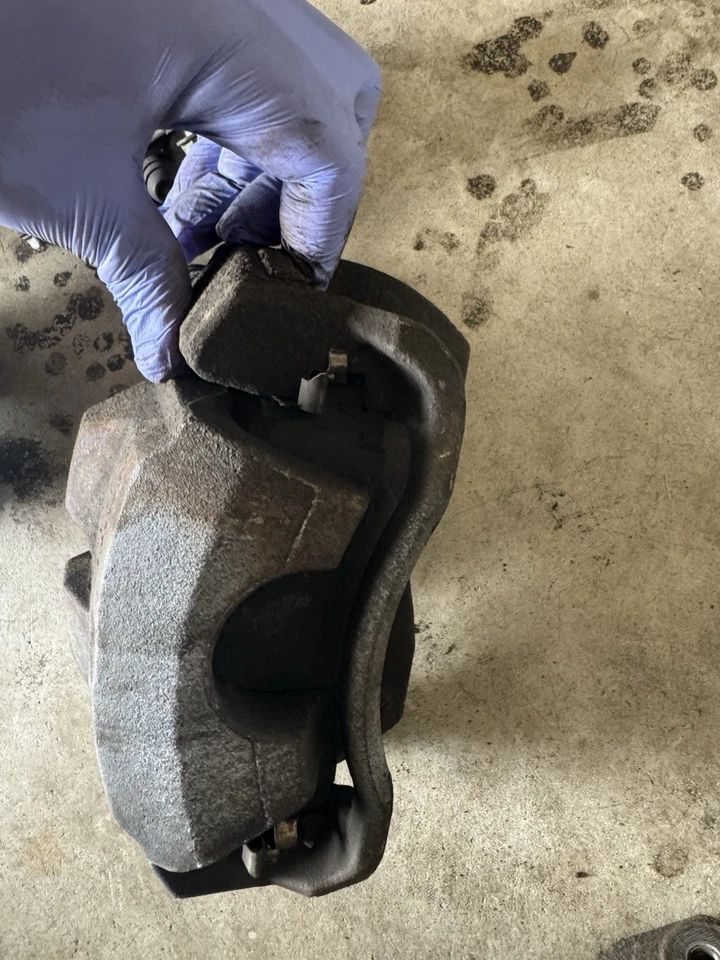 Pinza de freno Toyota RAV4 2013-2018 Foto 2 de 4