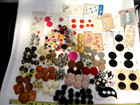 Big Lot of Vintage 30s 40s 50s Plastic and Cloth Buttons Lot — photo 1