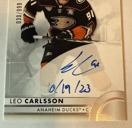 LEO CARLSSON 2023-24 SP Authentic INSCRIBED AUTO Future Watch Rookie #030/999 RC - Picture 3 of 3