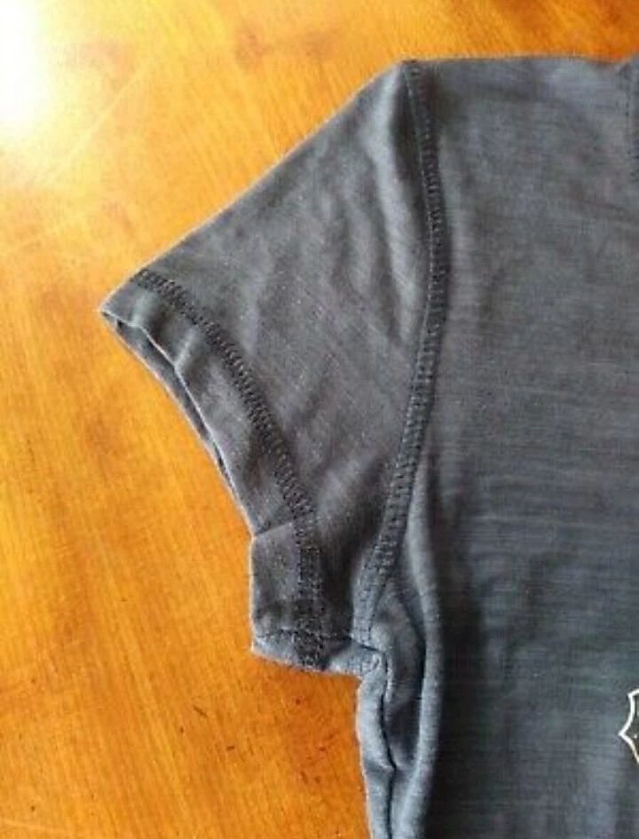 NY Giants Womens Curvy V-Neck Tee Navy Holiday colors Size S - Image 4 of 4