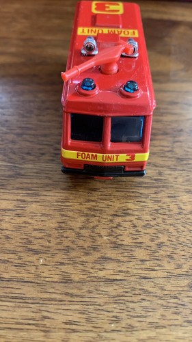 Vintage 1980 Matchbox Lesney COMMAND VEHICLE FOAM UNIT 3 Metro Airport 1:114 Red - Picture 3 of 6