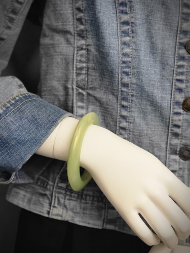 Made in Italy Vintage Oval Lucite Pastel Green Bangle Bracelet Ladies Juniors Sz - Picture 8 of 9