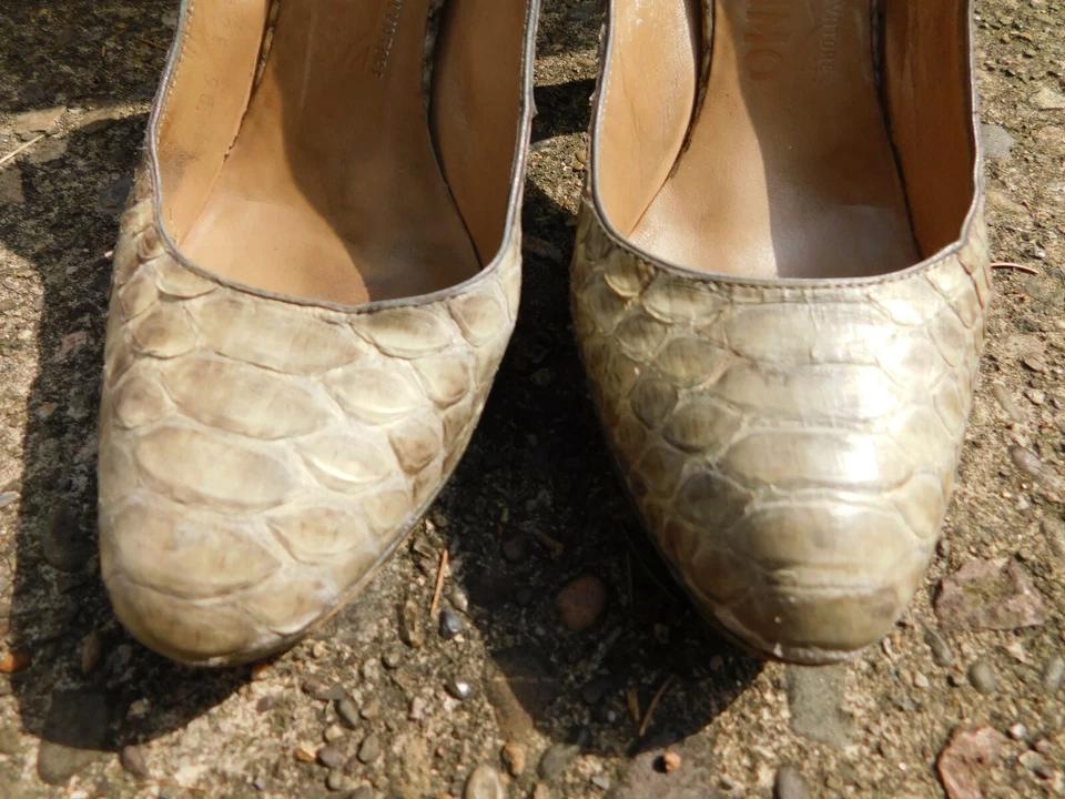 SALVADORE FERRAGAMO Vtg Snakeskin Python Leather platform Pumps Striped Heels 6 - Imagem 3 de 4
